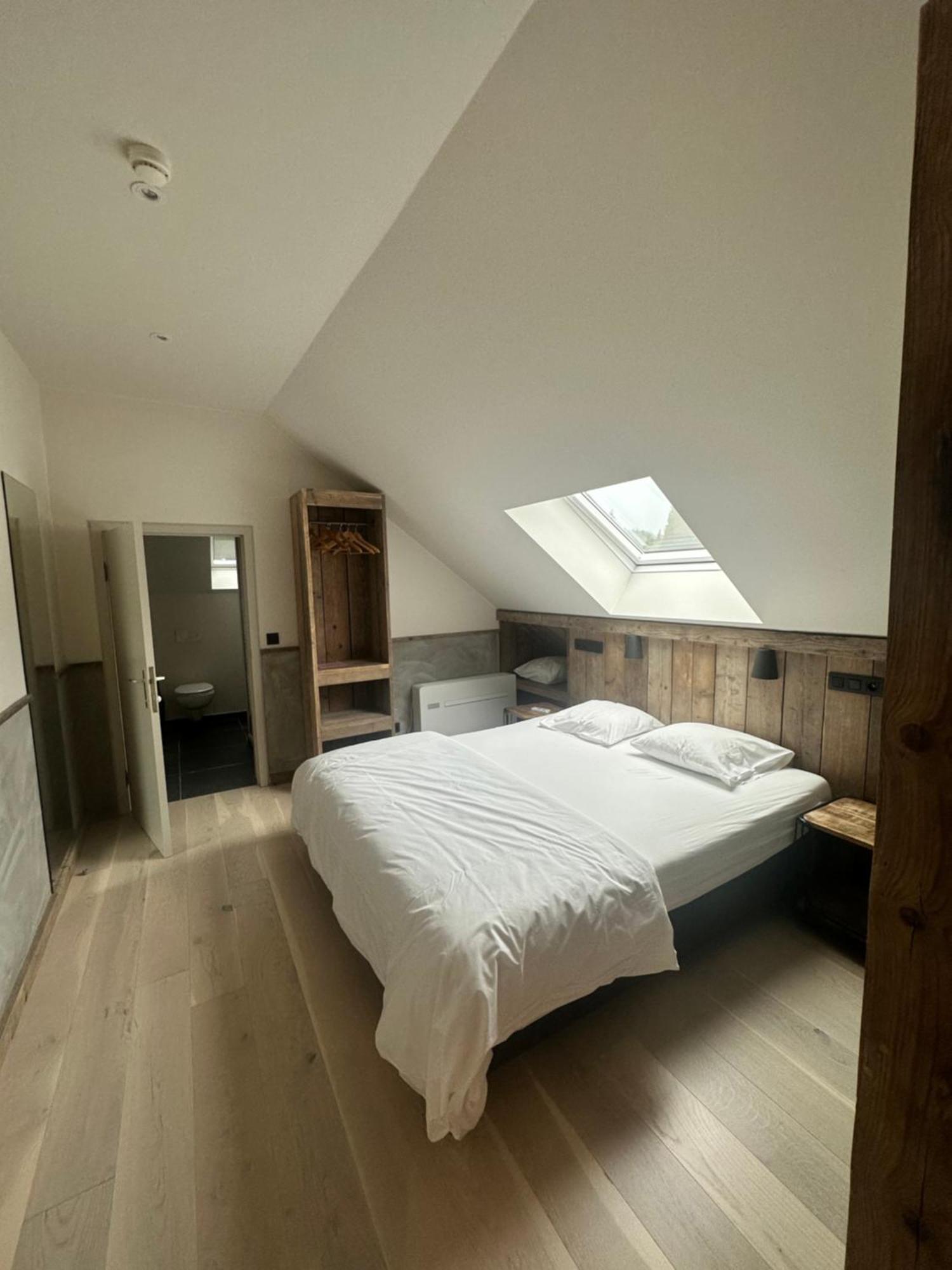 Standard Double Room,1549423969:JPEG